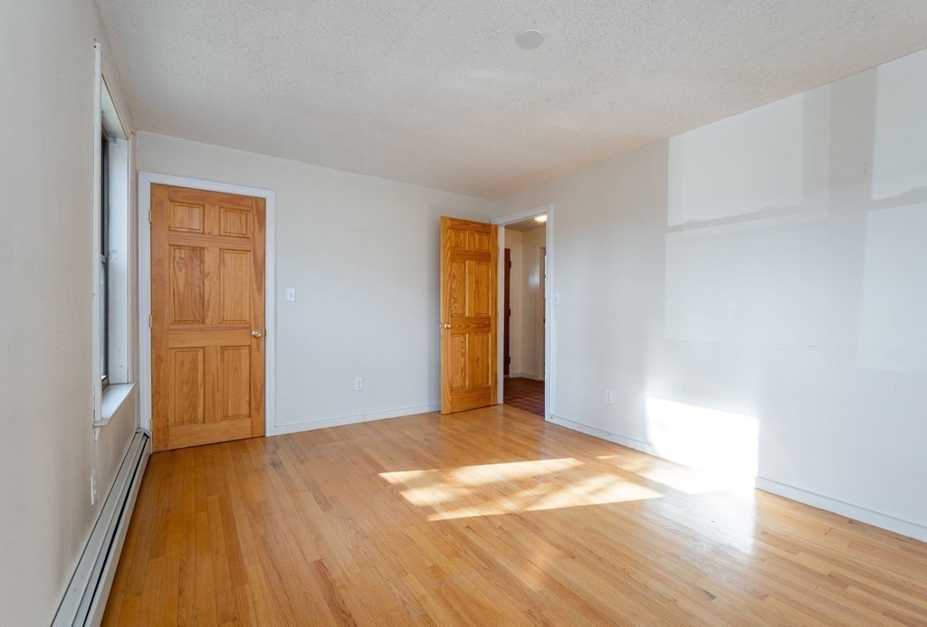 Haverhill, Massachusetts 01832, United States, 3 Bedrooms Bedrooms, ,2 BathroomsBathrooms,Residential,Active,171652