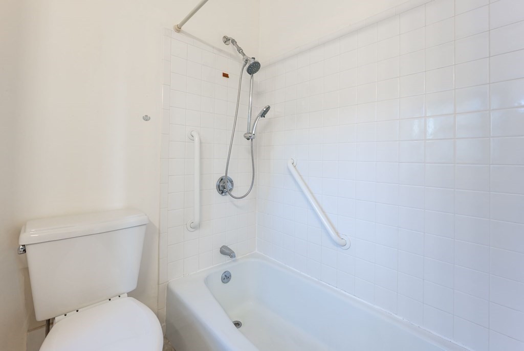 Haverhill, Massachusetts 01832, United States, 3 Bedrooms Bedrooms, ,2 BathroomsBathrooms,Residential,Active,171652