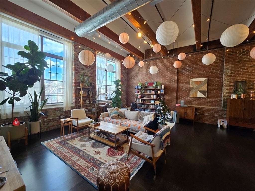 Photo of 154 W 2nd St, Boston, MA