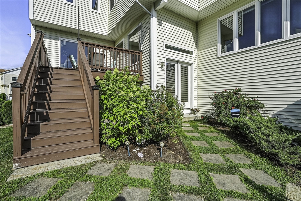 12 Queen Isabella Way 12