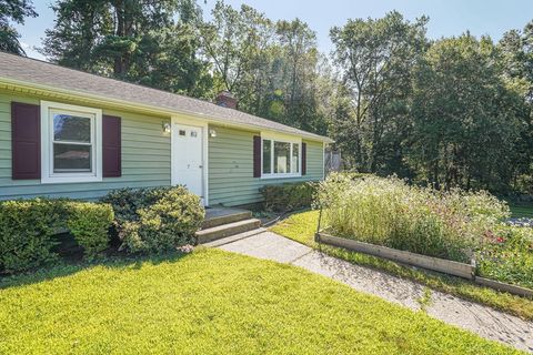 7 Mckinstry Dr Oxford MA 01540