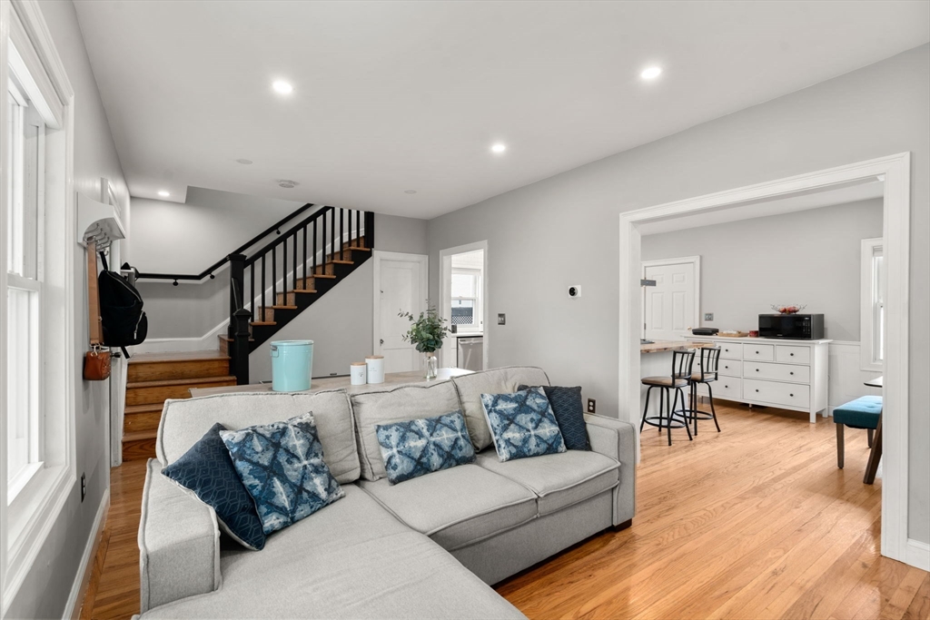 48 Bettinson Ave