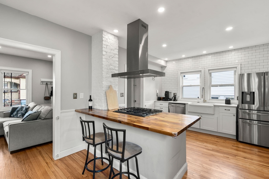 48 Bettinson Ave