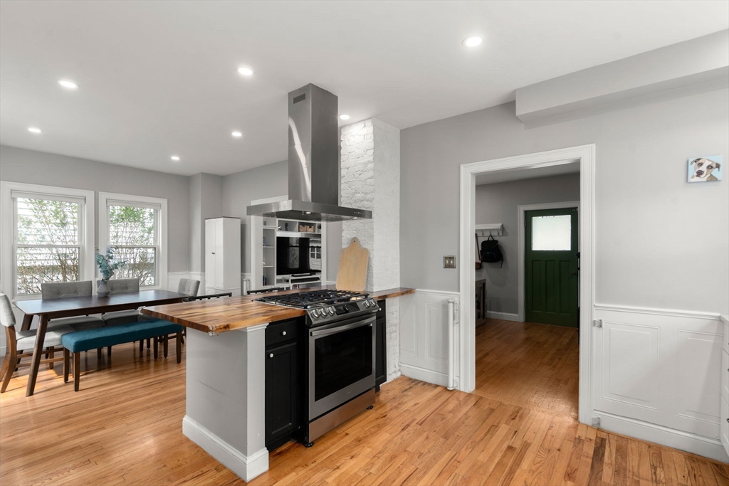 48 Bettinson Ave