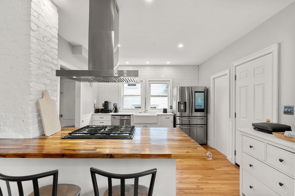 48 Bettinson Ave