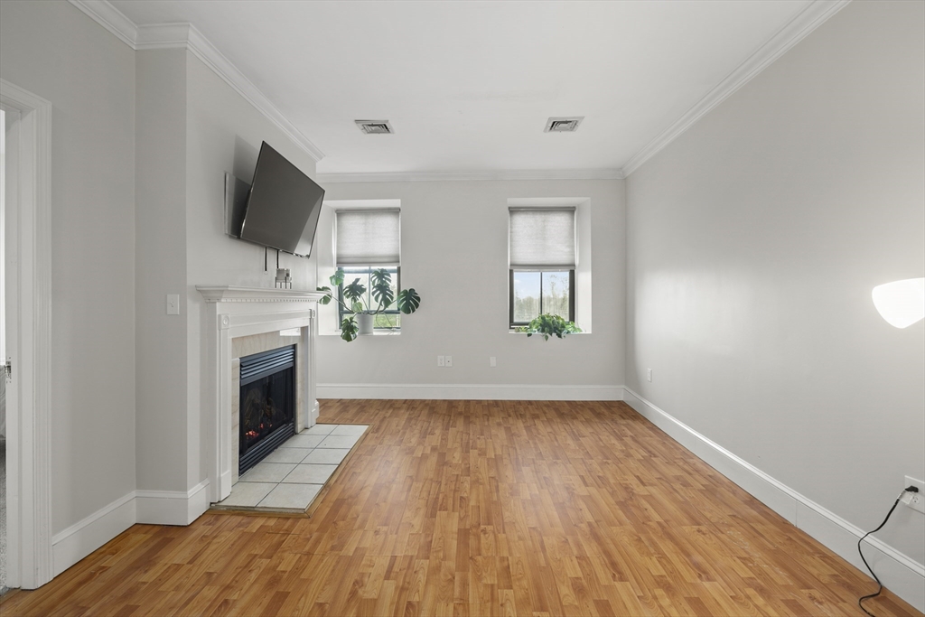 426 Mount Hope St 402