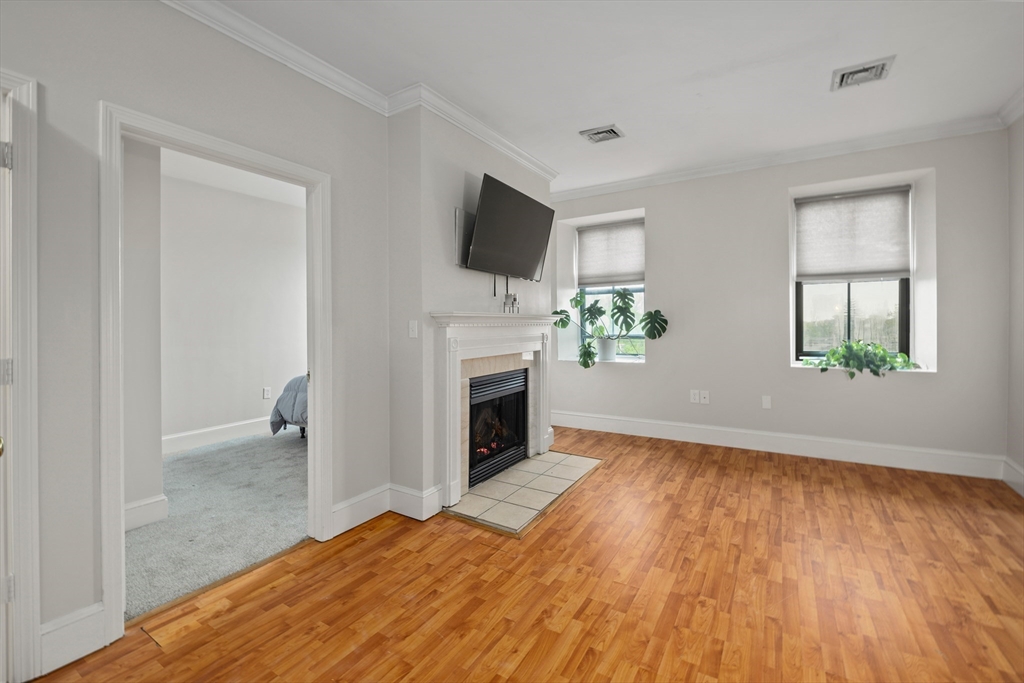 426 Mount Hope St 402