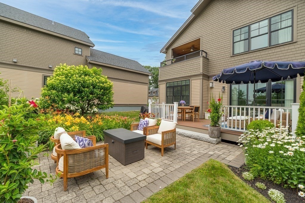 10 Magnolia Avenue 2