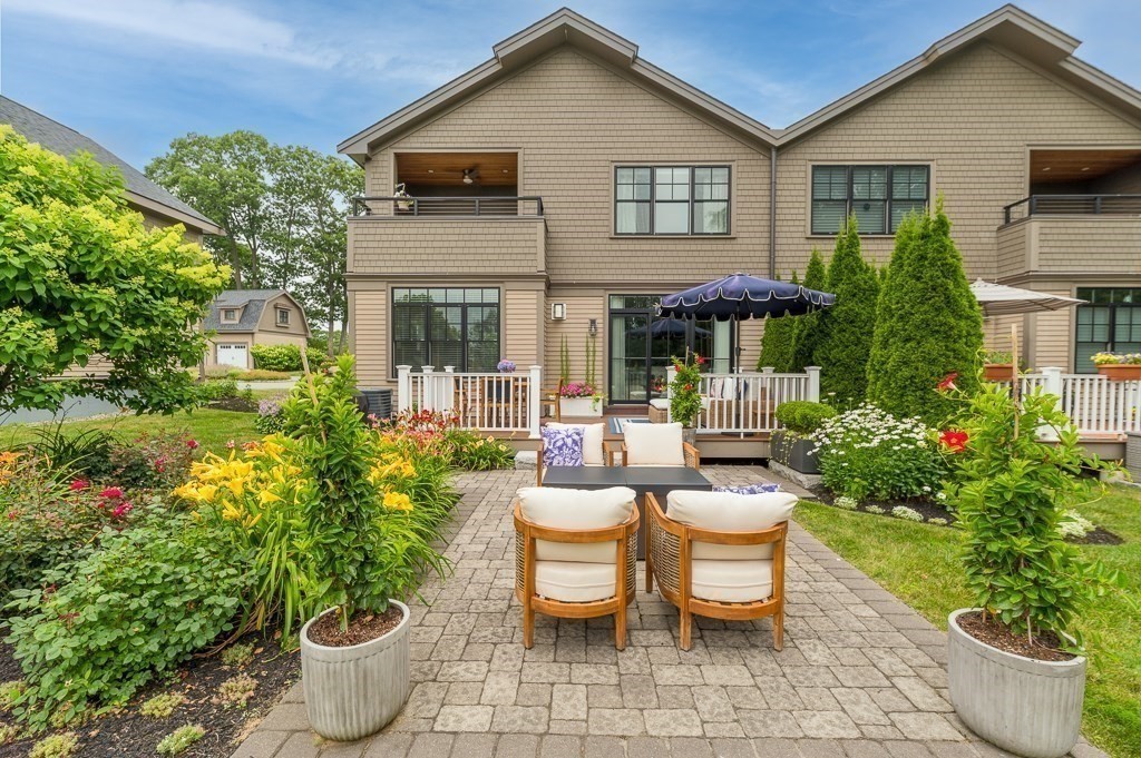 10 Magnolia Avenue 2