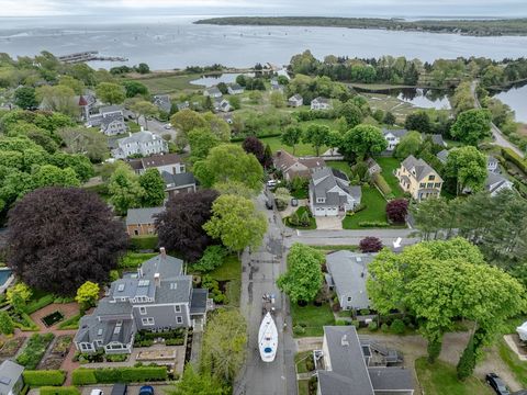 31 Main St Mattapoisett MA 02739
