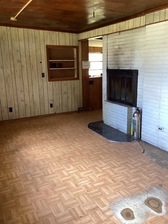 11 Montauk Rd