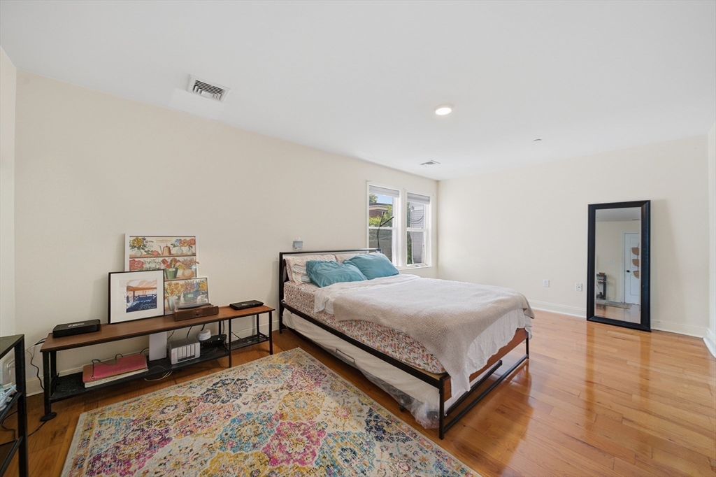 27 Ellington St 2