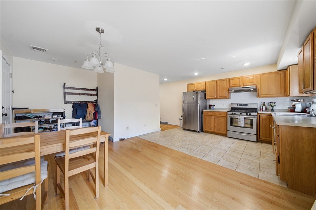 27 Ellington St 2