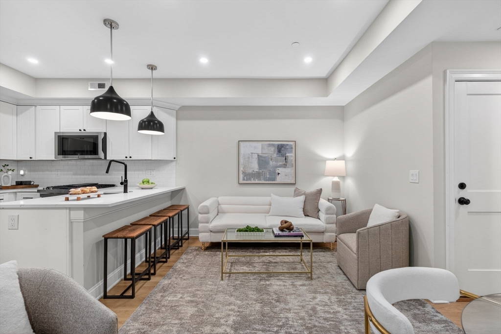 5 Garden Court St. 3