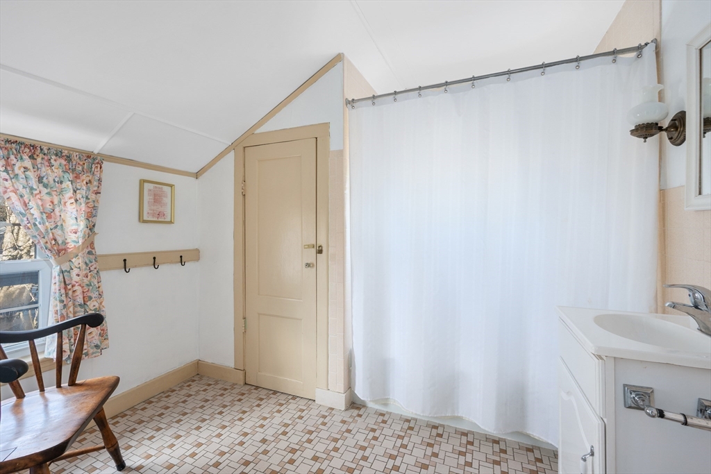 Dennis, Massachusetts 02639, United States, 7 Bedrooms Bedrooms, ,6 BathroomsBathrooms,Residential,Active,85617