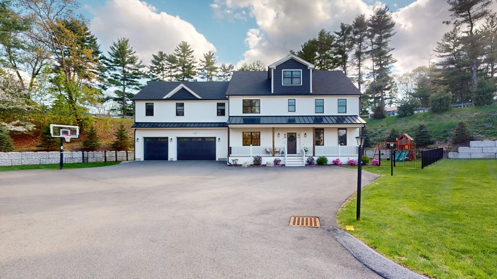 Photo: 4 Lincoln Ct, Medfield, MA Photo: 4 Lincoln Ct, Medfield, MA