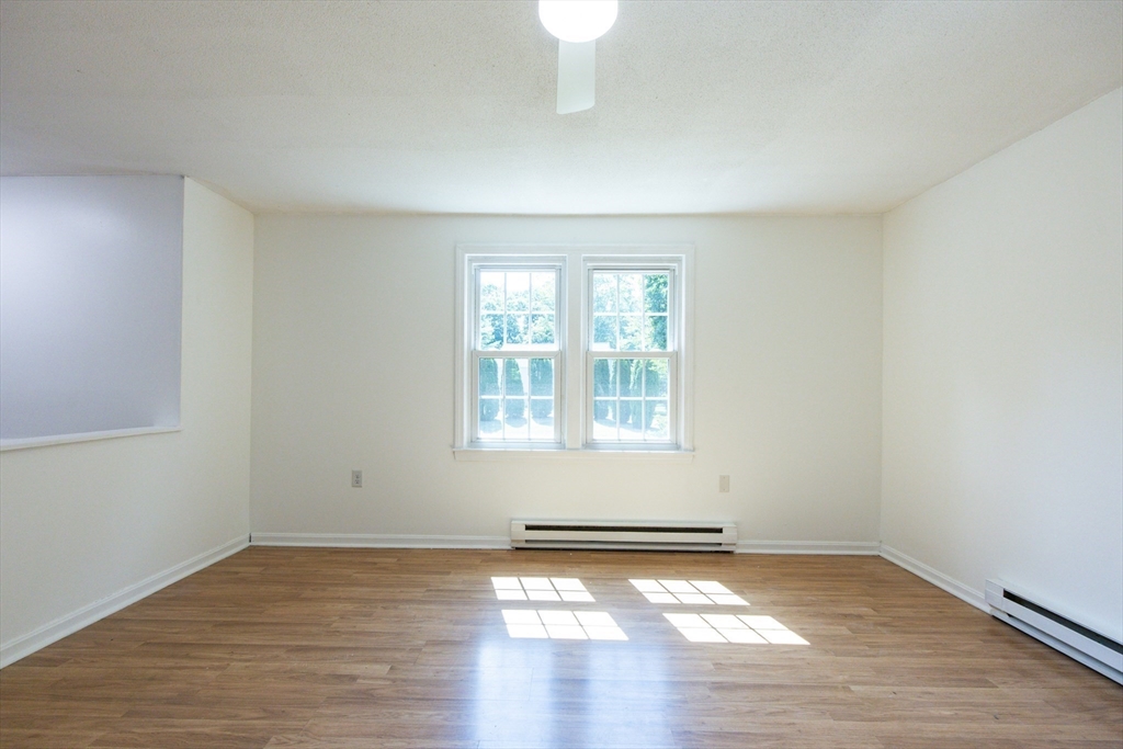 Attleboro, Massachusetts 02703, United States, 3 Bedrooms Bedrooms, ,1 BathroomBathrooms,Residential,Contingent,136079