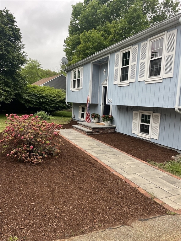 Attleboro, Massachusetts 02703, United States, 3 Bedrooms Bedrooms, ,1 BathroomBathrooms,Residential,Contingent,136079