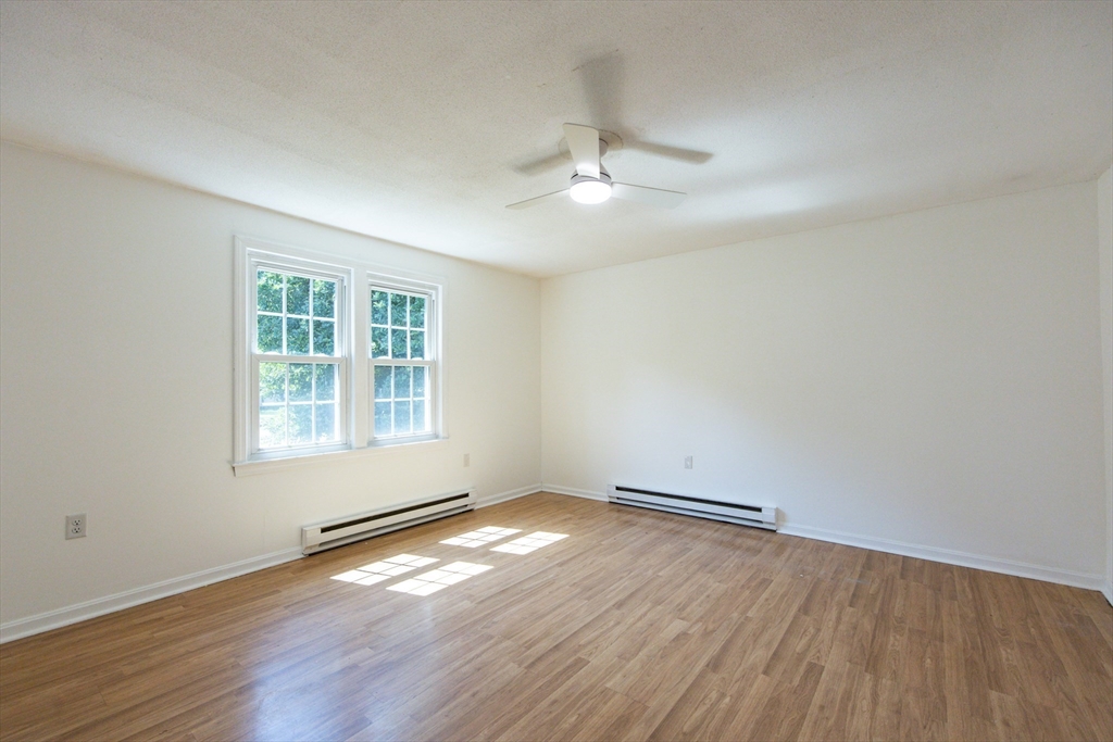 Attleboro, Massachusetts 02703, United States, 3 Bedrooms Bedrooms, ,1 BathroomBathrooms,Residential,Contingent,136079