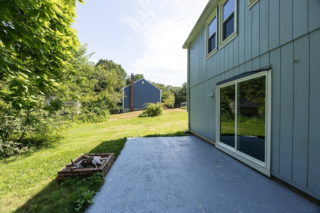 Attleboro, Massachusetts 02703, United States, 3 Bedrooms Bedrooms, ,1 BathroomBathrooms,Residential,Contingent,136079