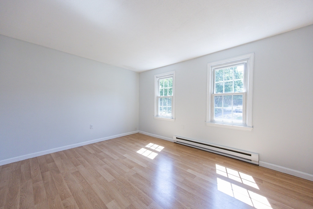 Attleboro, Massachusetts 02703, United States, 3 Bedrooms Bedrooms, ,1 BathroomBathrooms,Residential,Contingent,136079