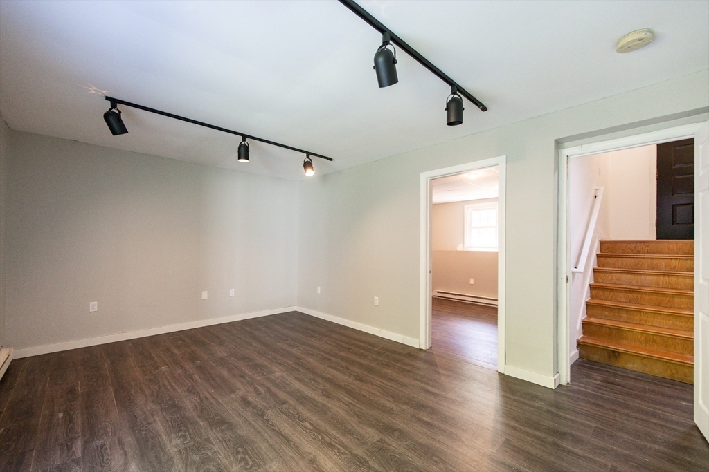 Attleboro, Massachusetts 02703, United States, 3 Bedrooms Bedrooms, ,1 BathroomBathrooms,Residential,Contingent,136079