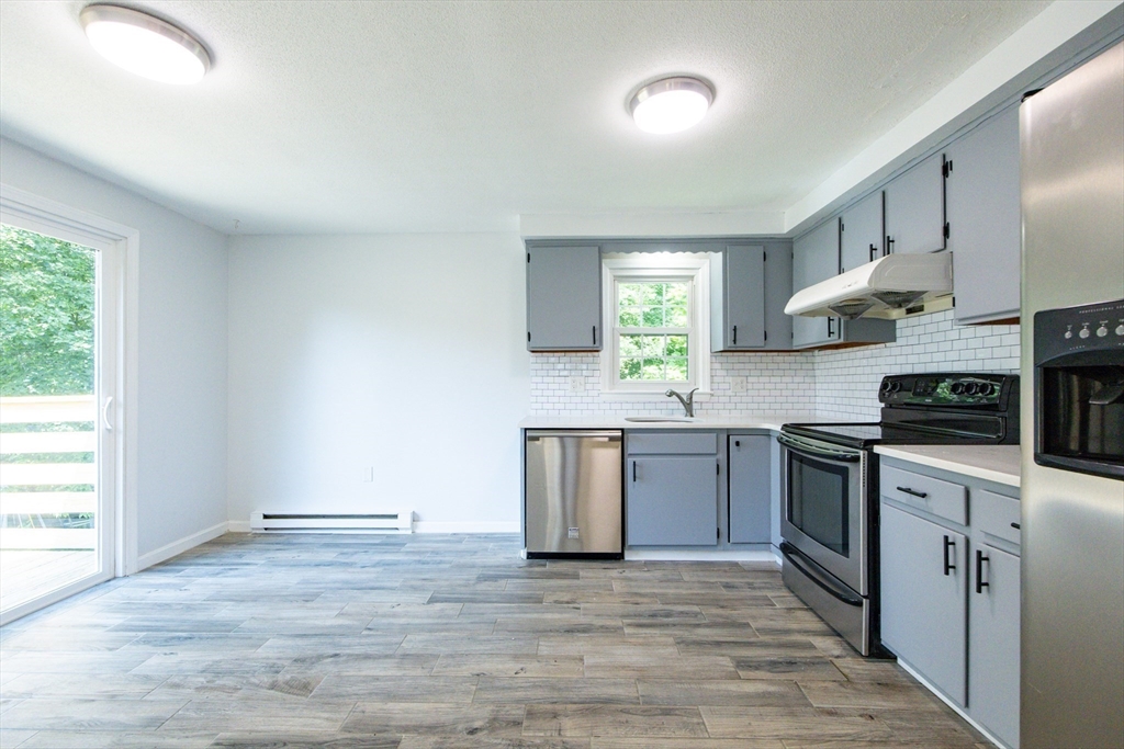 Attleboro, Massachusetts 02703, United States, 3 Bedrooms Bedrooms, ,1 BathroomBathrooms,Residential,Contingent,136079