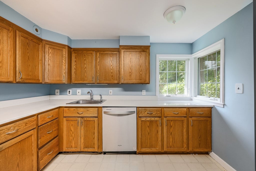 6 Old Brook Dr, Worcester, MA, 6 Old Brook Dr, Worcester, MA Photo #22