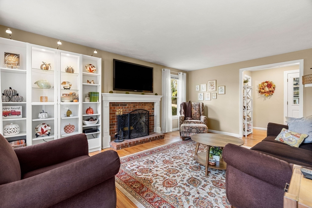 2 Arbor Glen Lane