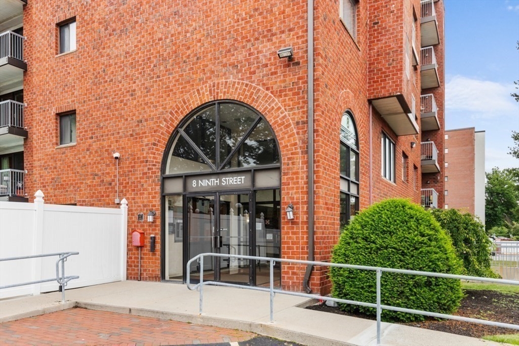 8 Ninth St. 303