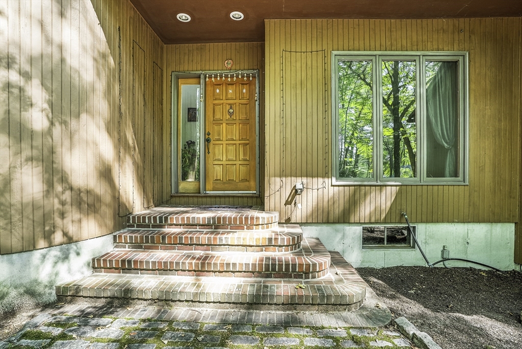 160 Floral St