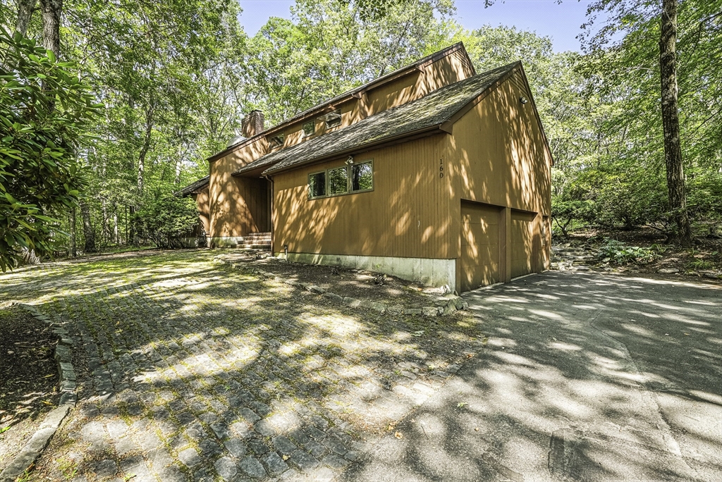 160 Floral St