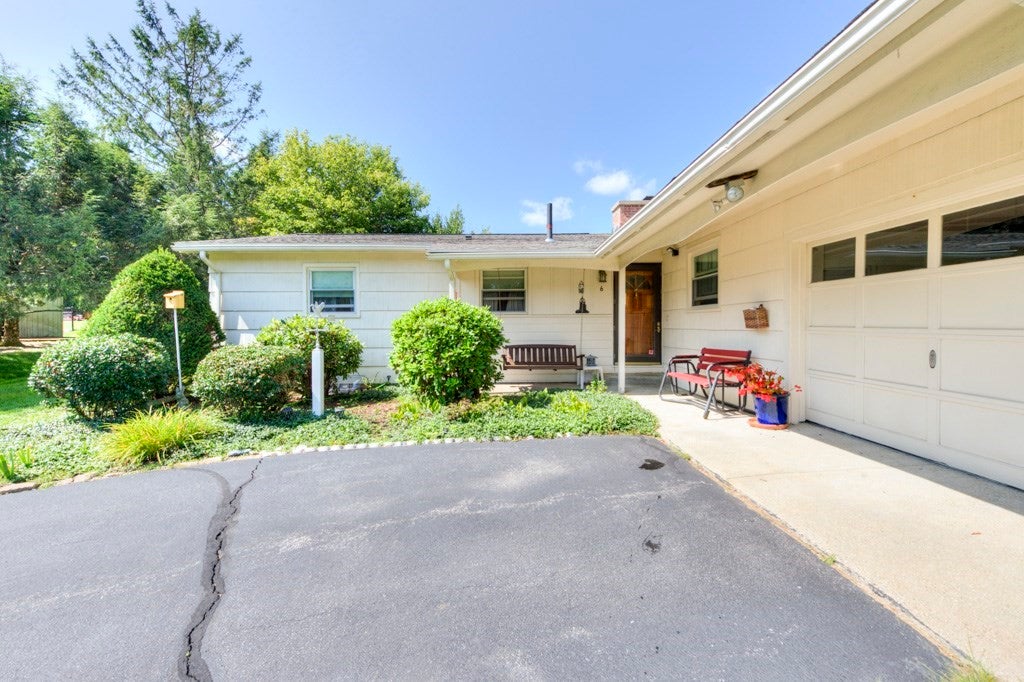 6 Burtenmar Circle