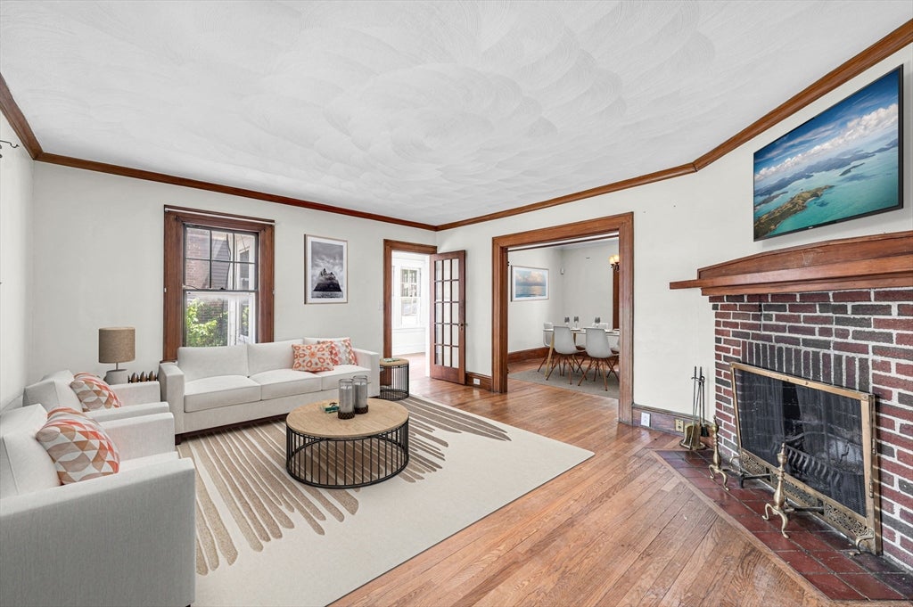 32 Marsden St