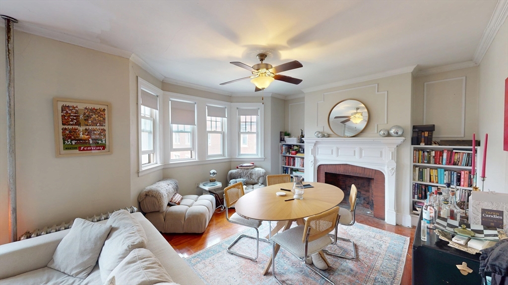 Click for 1213 Beacon St #4, Brookline, MA slideshow