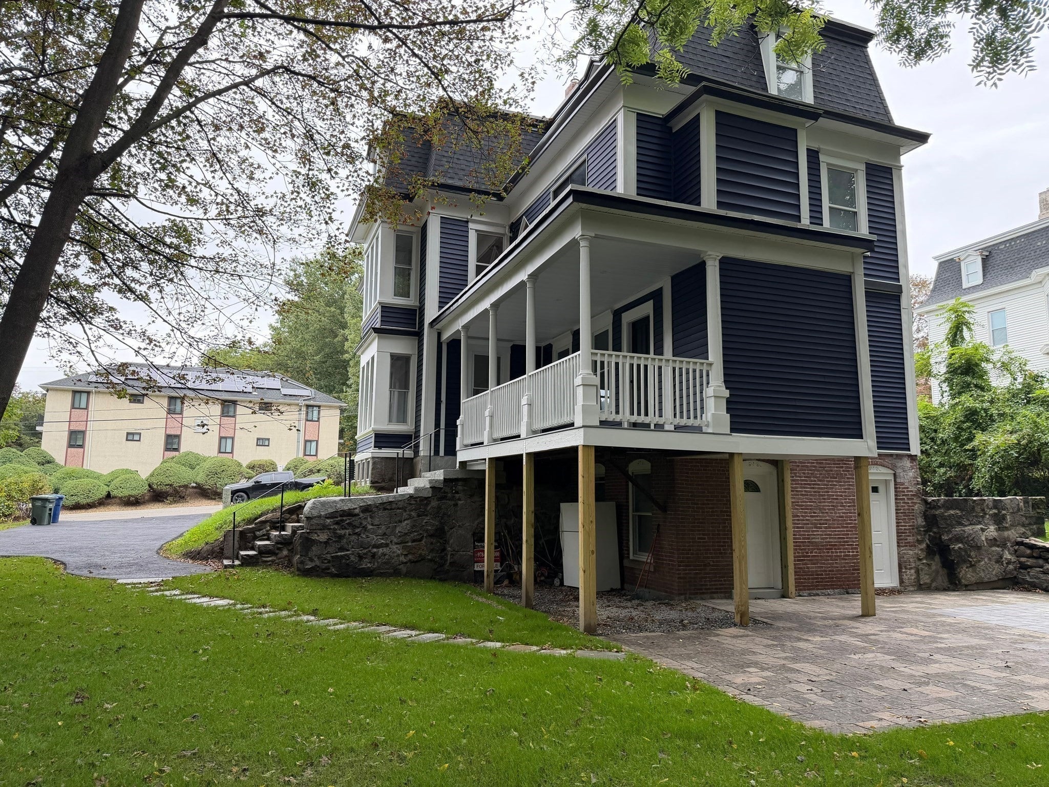 51 Grove Avenue