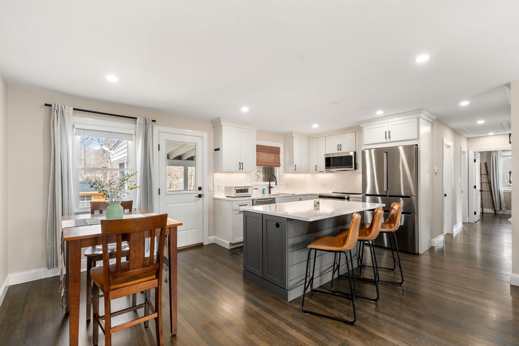 4 Malloy St