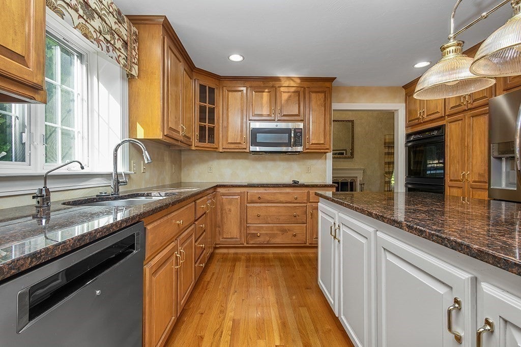 4 Dorset Drive, Walpole, MA, 4 Dorset Drive, Walpole, MA Photo #9
