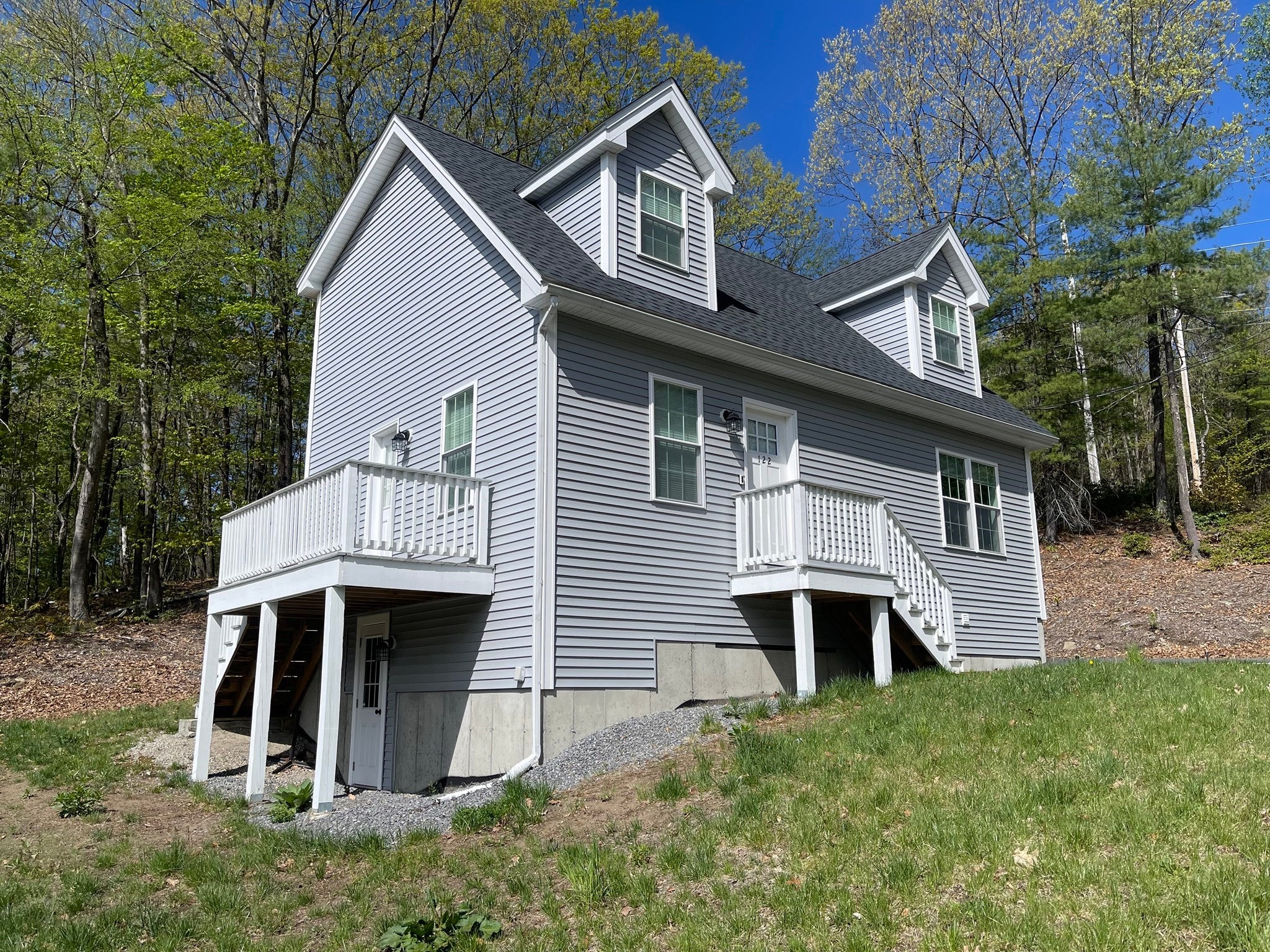 122 Swan Ave