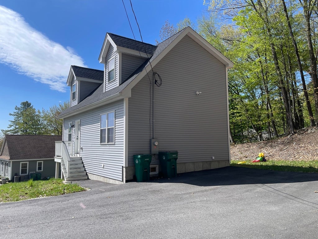 122 Swan Ave