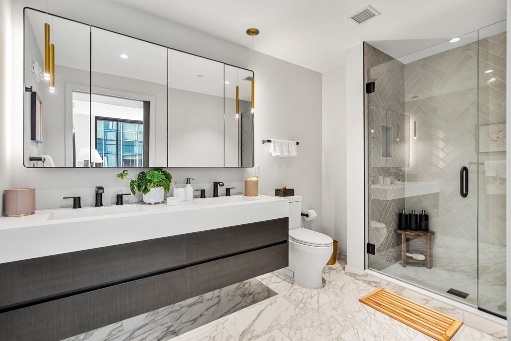 55 Lagrange St 1404