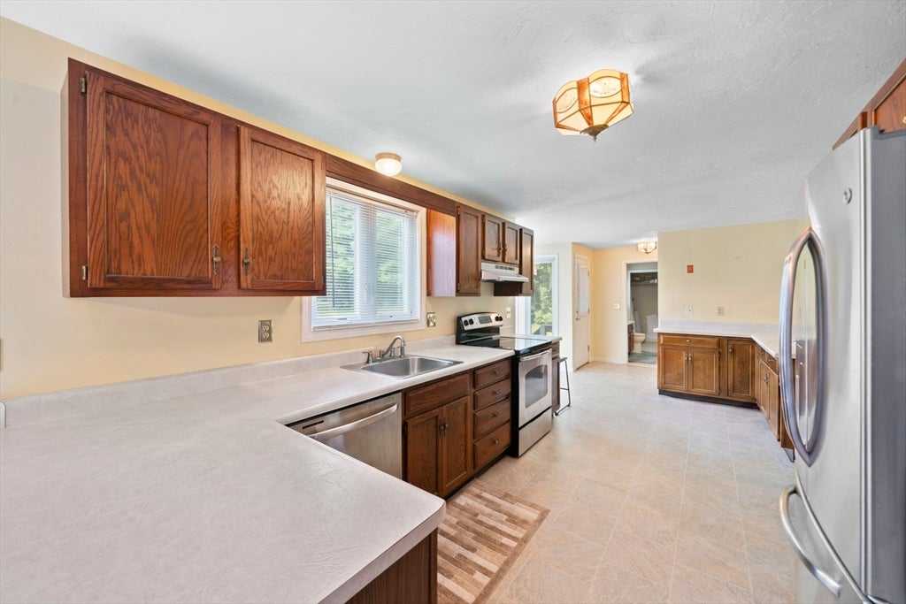 205 Comfort St #205, Bridgewater, MA, 205 Comfort St #205, Bridgewater, MA Photo #4