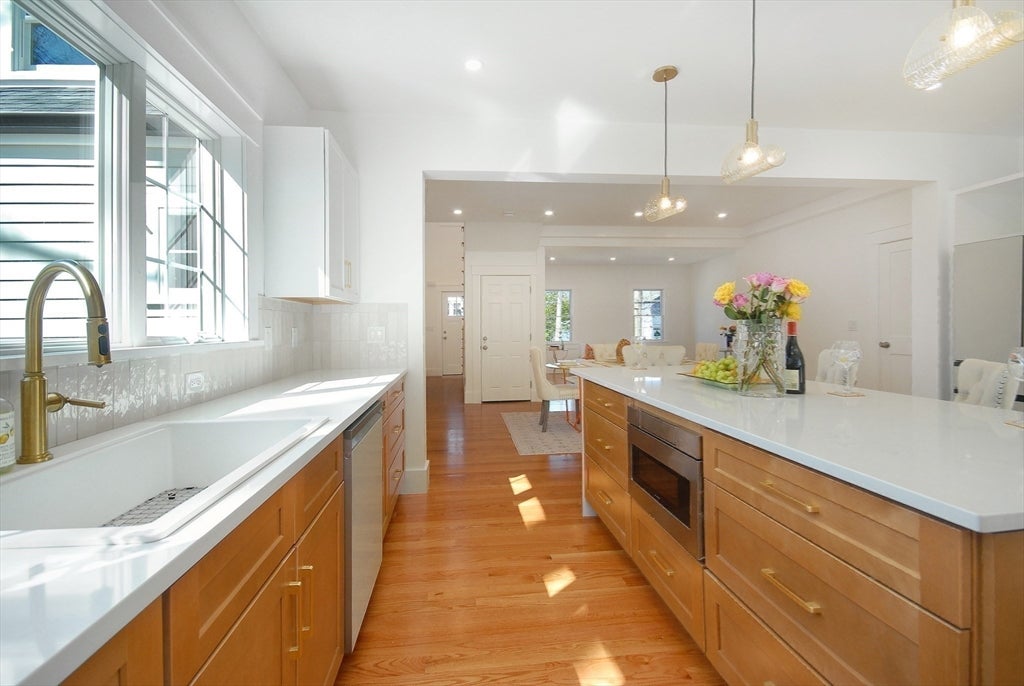 32 Hickory Cliff Rd, Newton, MA, 32 Hickory Cliff Rd, Newton, MA Photo #11