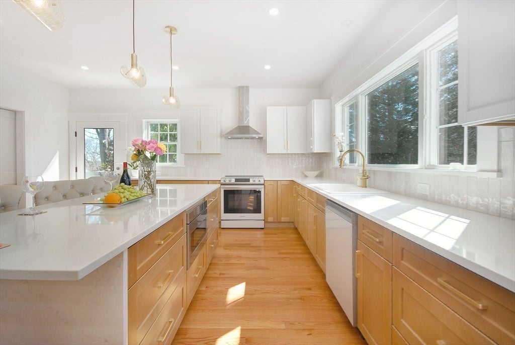 32 Hickory Cliff Rd, Newton, MA, 32 Hickory Cliff Rd, Newton, MA Photo #16