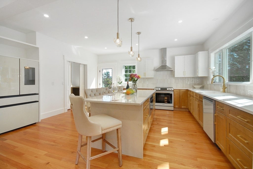 32 Hickory Cliff Rd, Newton, MA, 32 Hickory Cliff Rd, Newton, MA Photo #3