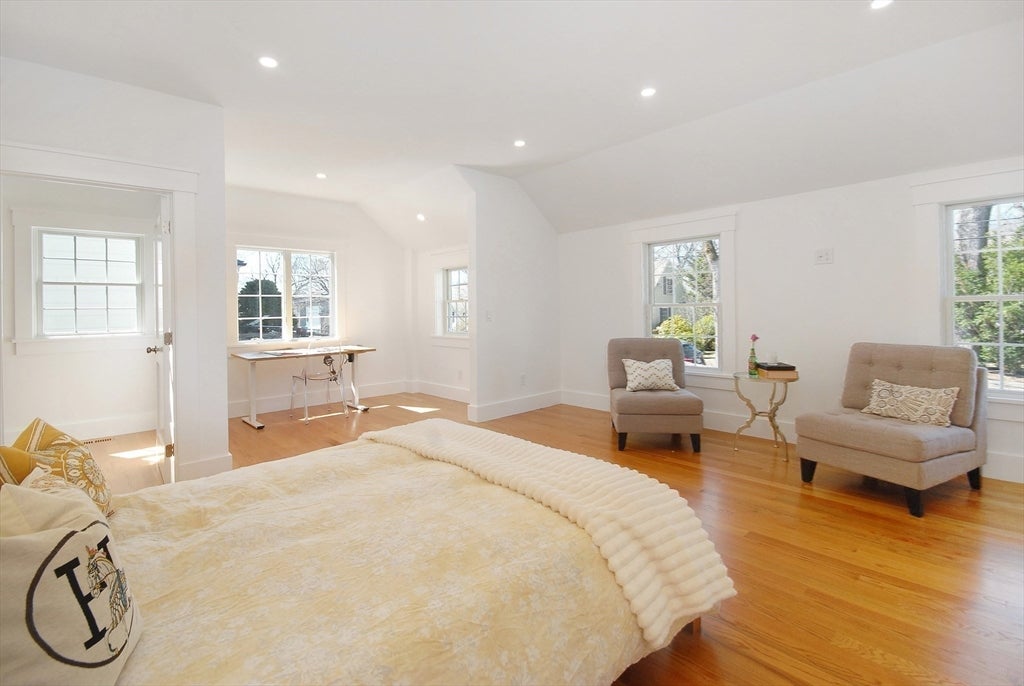 32 Hickory Cliff Rd, Newton, MA, 32 Hickory Cliff Rd, Newton, MA Photo #4