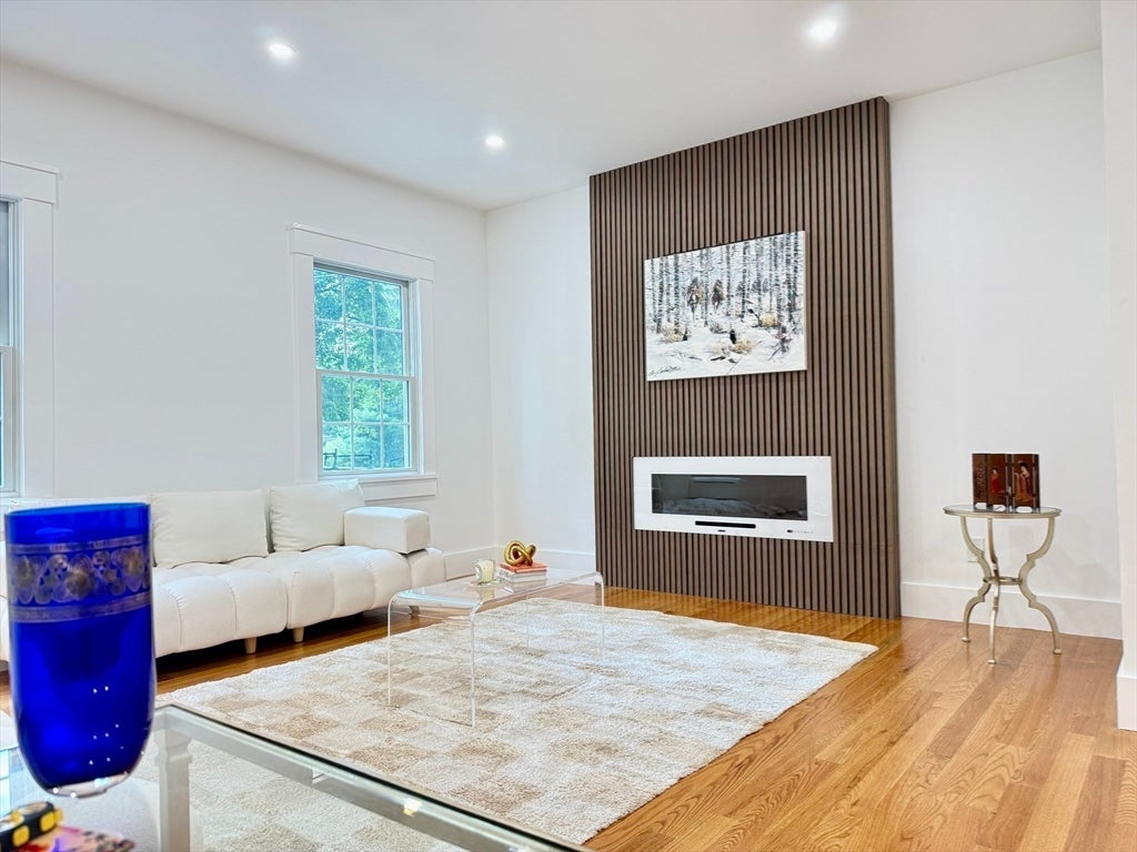 32 Hickory Cliff Rd, Newton, MA, 32 Hickory Cliff Rd, Newton, MA Photo #2