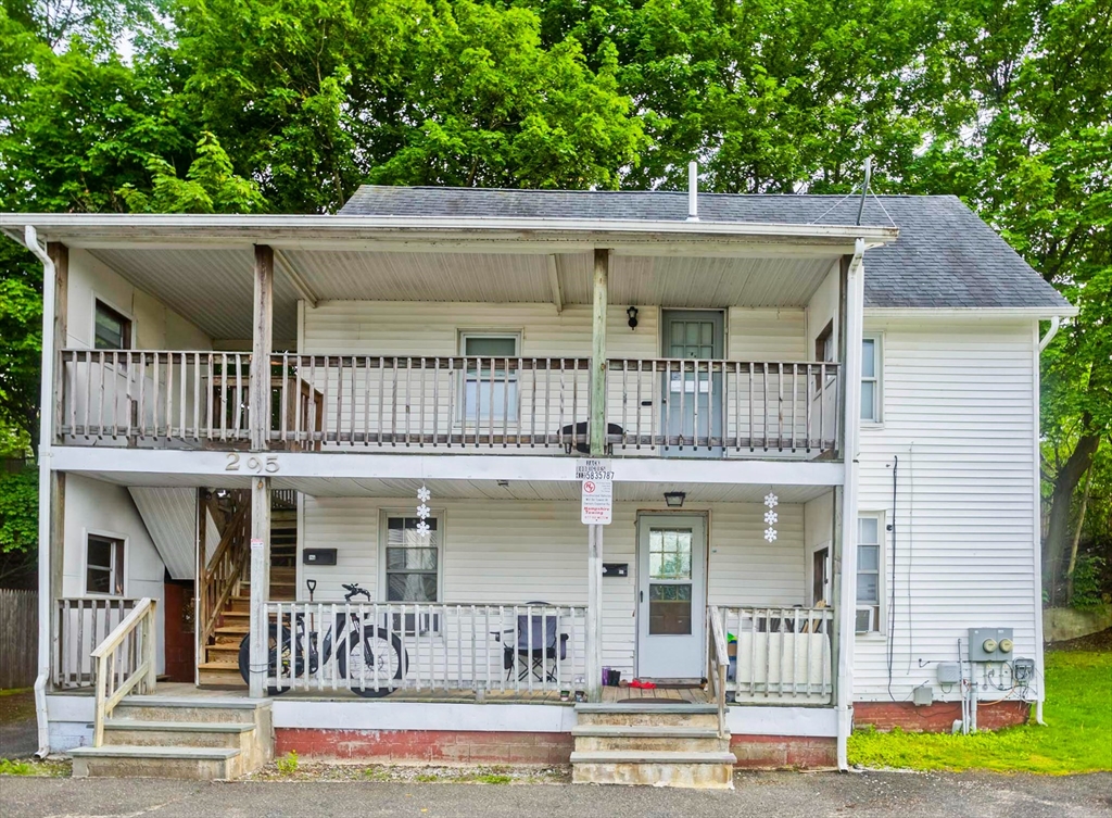 Springfield, Massachusetts 01151, United States, 4 Bedrooms Bedrooms, ,2 BathroomsBathrooms,Residential,Active,243048