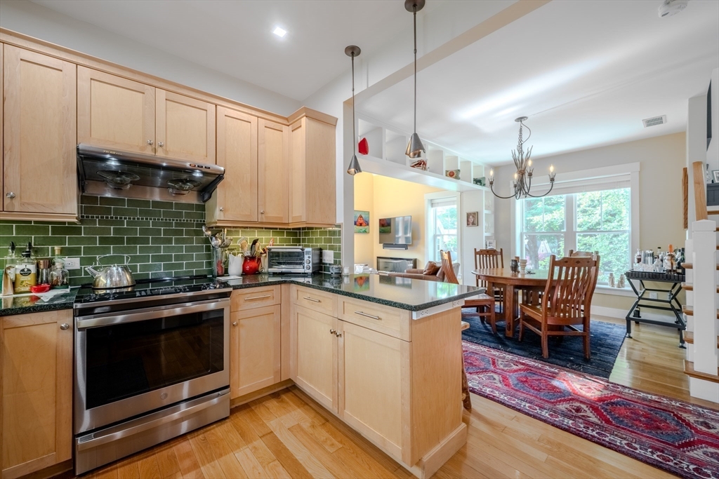 1631 Main St 1631