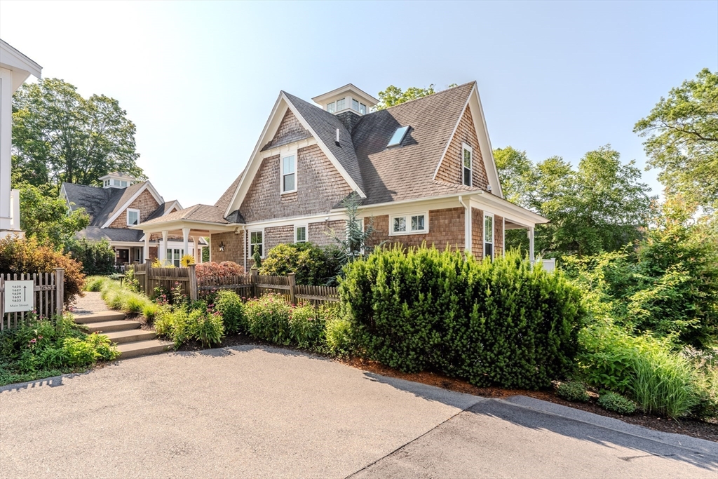 1631 Main St 1631